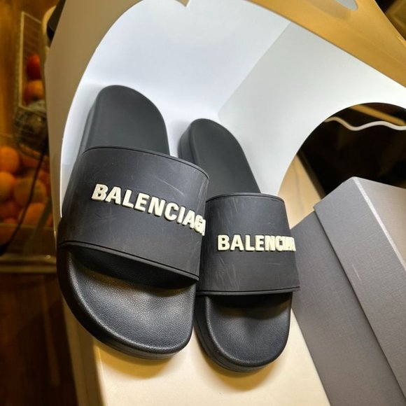 BALENCIAGA MEN\'S POOL SLIDE SANDAL IN BLACK/WHITE